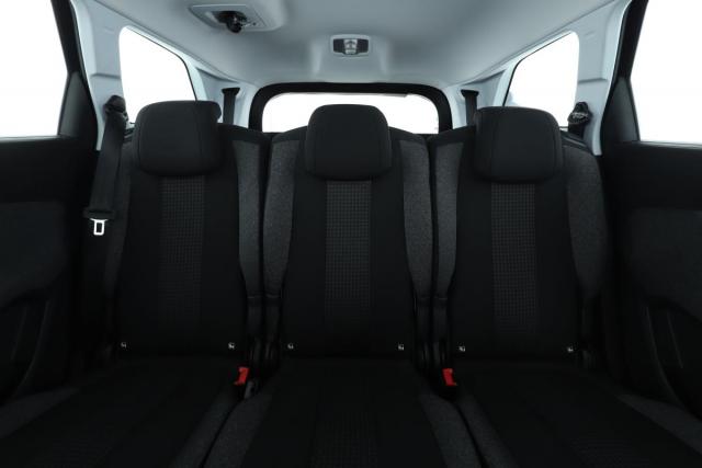 Peugeot 5008 image 2