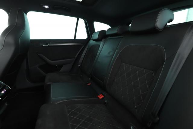 Skoda Superb Combi image 8