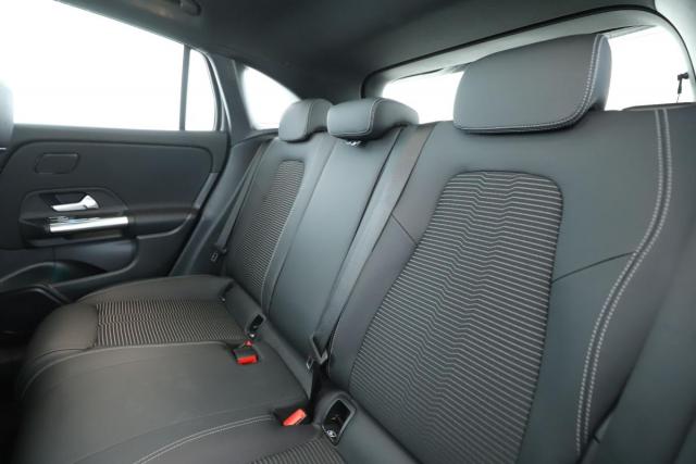 Mercedes Benz Gla image 8