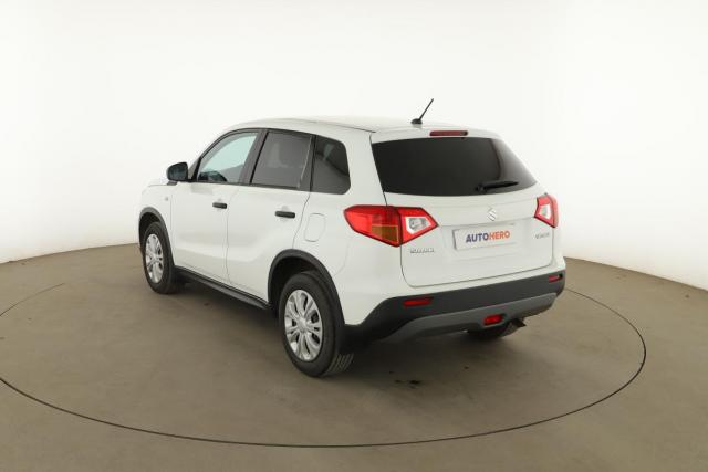 Suzuki Vitara image 6