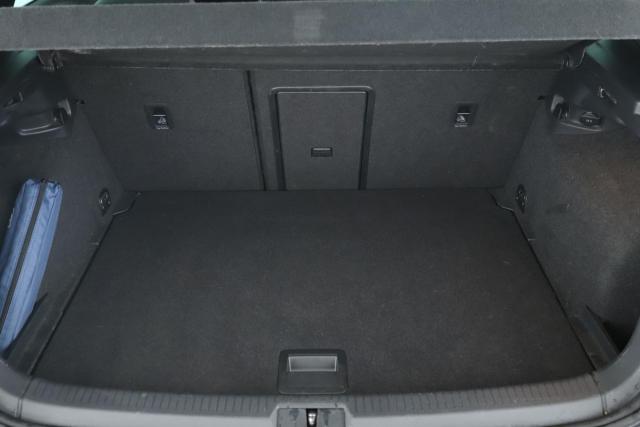 Volkswagen Golf image 9