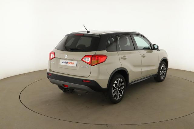 Suzuki Vitara image 4