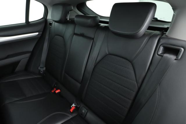 Alfa Romeo Stelvio image 6