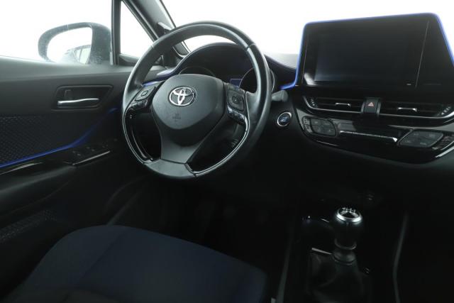 Toyota C-Hr image 8