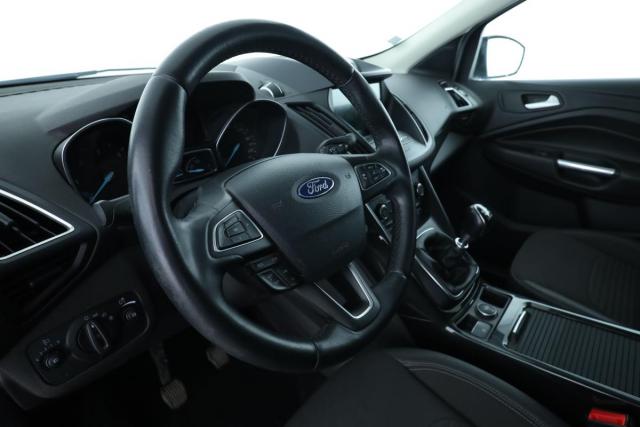 Ford Kuga image 3
