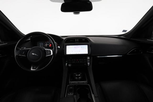 Jaguar F-Pace image 4