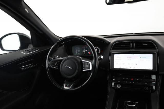 Jaguar F-Pace image 6