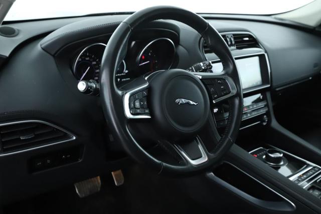 Jaguar F-Pace image 2