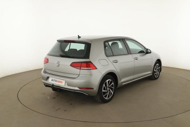 Volkswagen Golf image 6