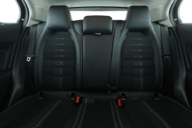 Mercedes Benz Gla image 9