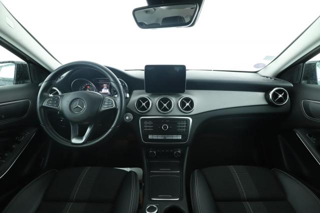 Mercedes Benz Gla image 6