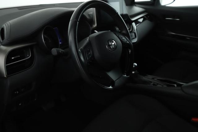 Toyota C-Hr image 8