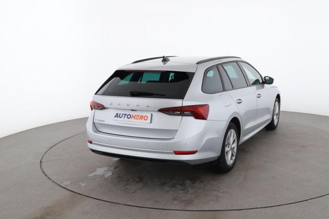 Skoda Octavia image 2