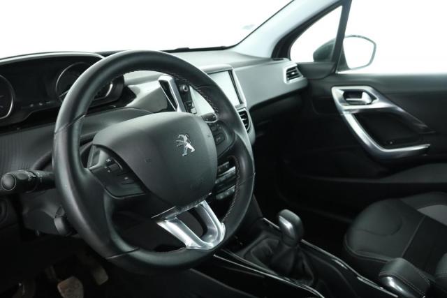 Peugeot 2008 image 2