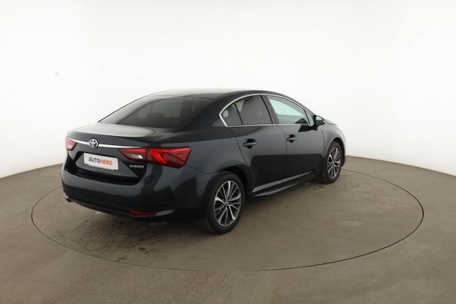 Toyota Avensis image 8