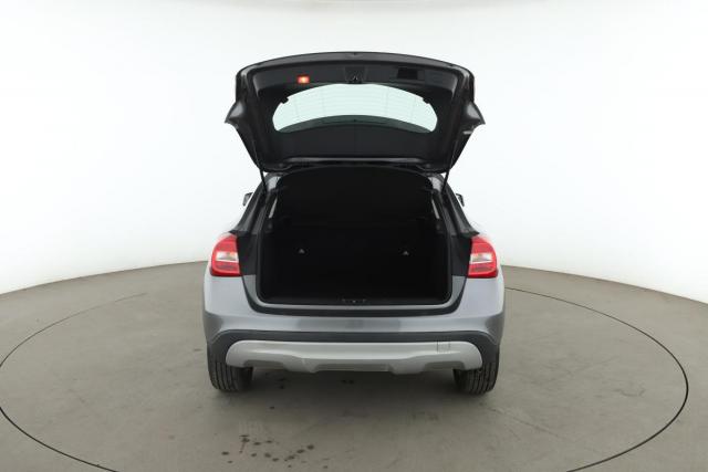 Mercedes Benz Gla image 9