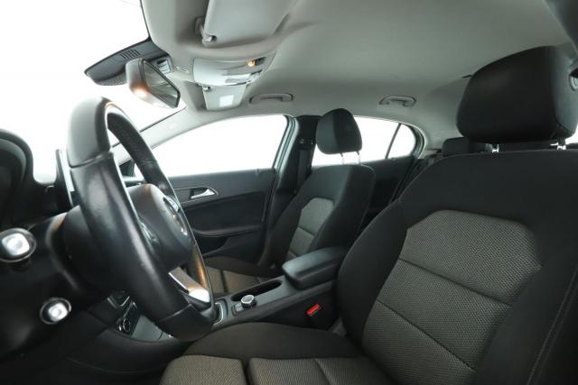 Mercedes Benz Gla image 8