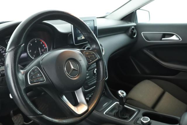Mercedes Benz Gla image 2