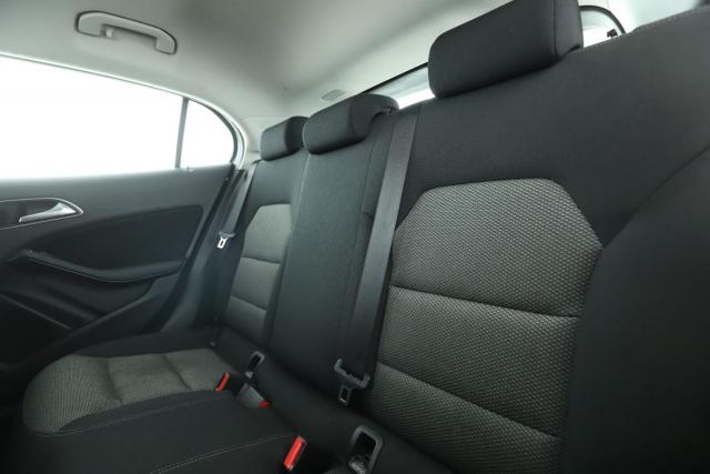 Mercedes Benz Gla image 6