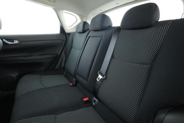 Nissan Pulsar image 4