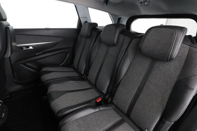 Peugeot 5008 image 2