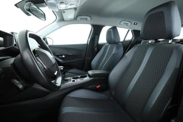 Peugeot 2008 image 8