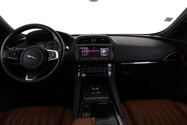 Jaguar F-Pace image 9