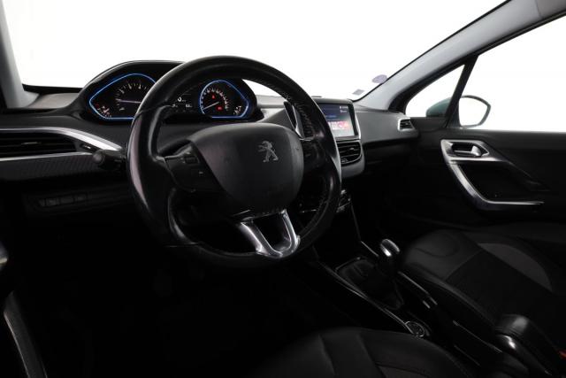 Peugeot 2008 image 2