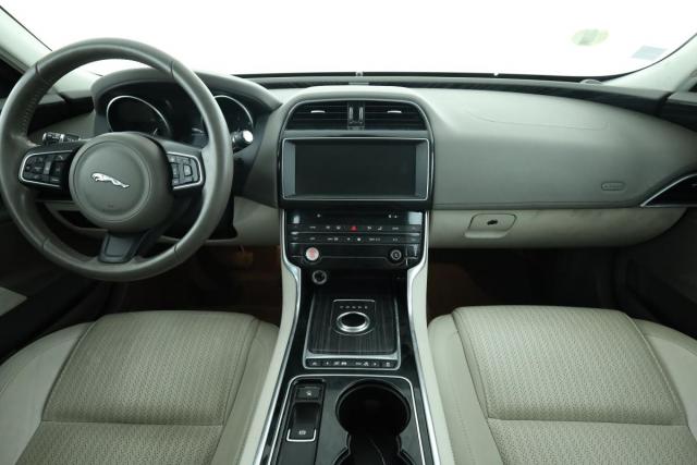 Jaguar Xe image 1