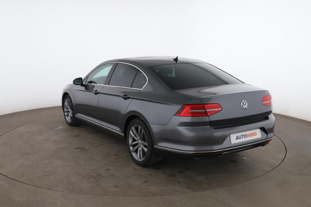 Volkswagen Passat image 8