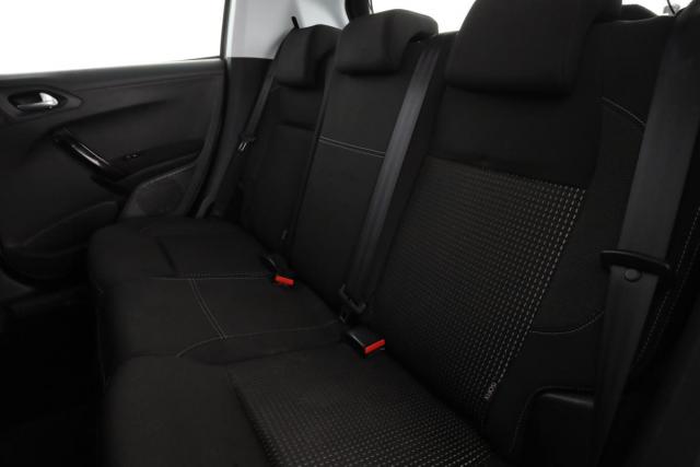 Peugeot 208 image 6