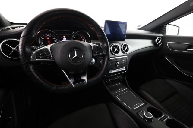 Mercedes Benz Gla image 8