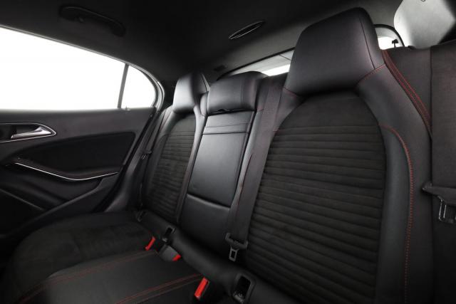 Mercedes Benz Gla image 9