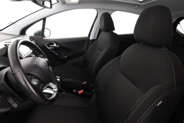 Peugeot 208 image 8
