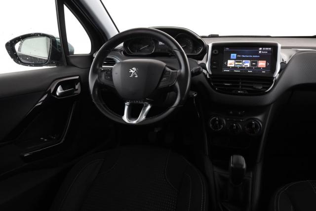 Peugeot 208 image 1