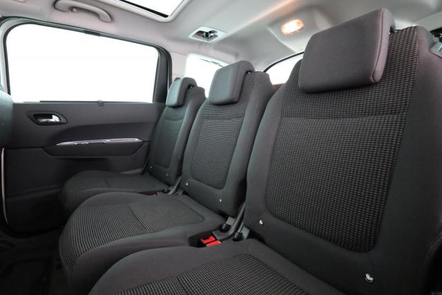 Peugeot 5008 image 2