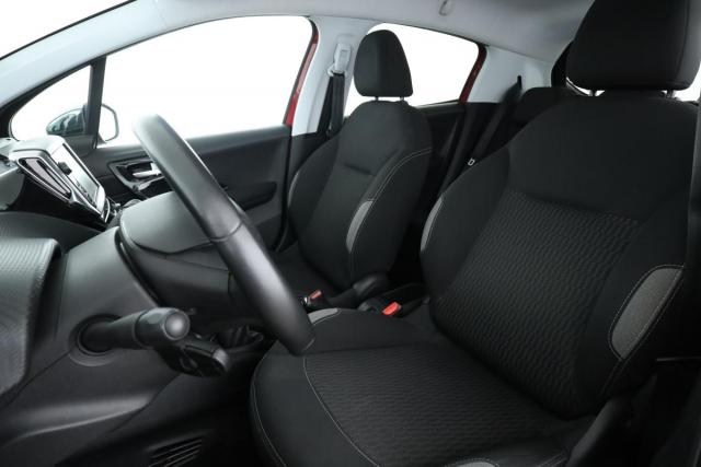 Peugeot 208 image 8