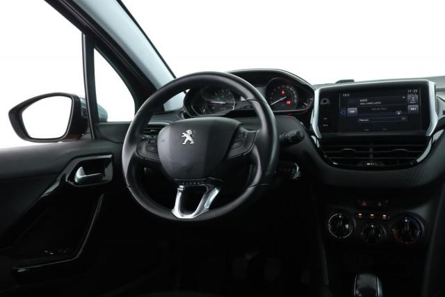 Peugeot 208 image 9