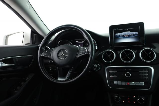 Mercedes Benz Cla image 4