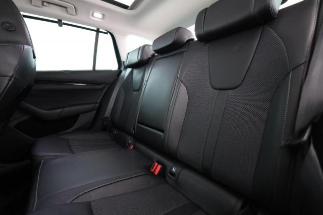 Skoda Octavia image 8