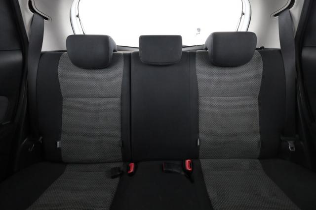 Toyota Yaris image 2