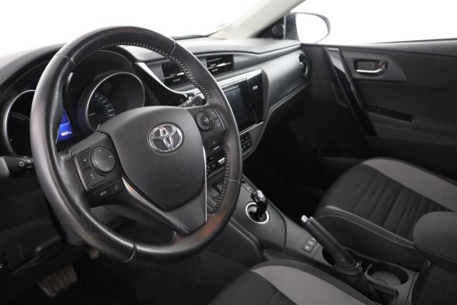Toyota Auris image 8