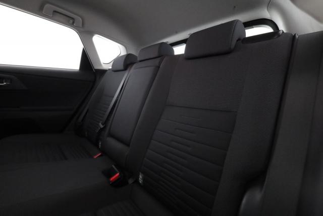 Toyota Auris image 9