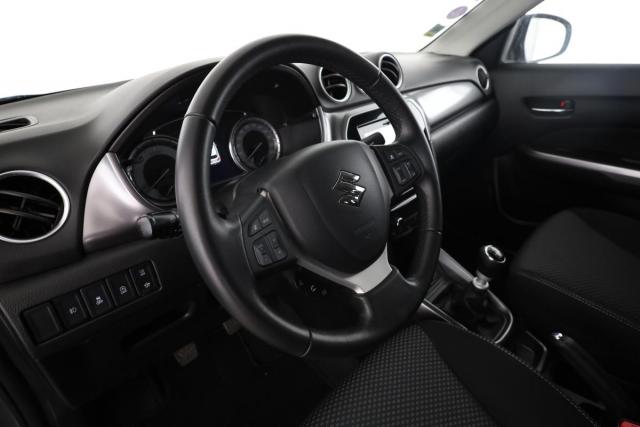 Suzuki Vitara image 8
