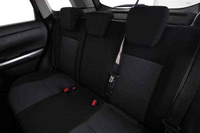 Suzuki Vitara image 9