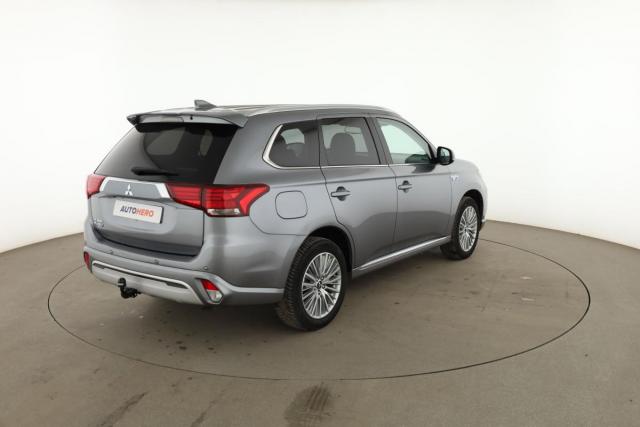 Mitsubishi Outlander image 8