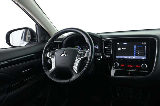 Mitsubishi Outlander image 2