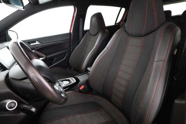 Peugeot 308 image 8