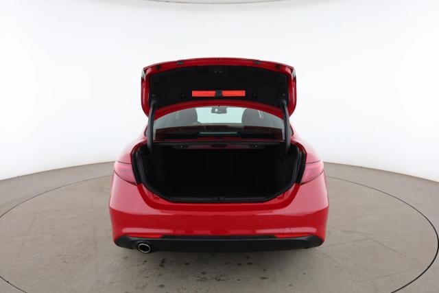 Alfa Romeo Giulia image 8