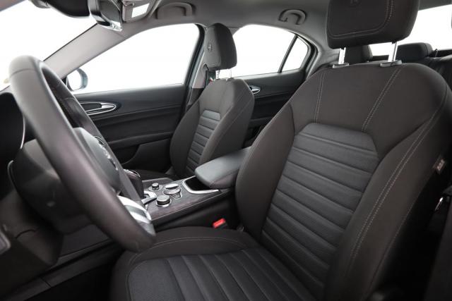 Alfa Romeo Giulia image 1